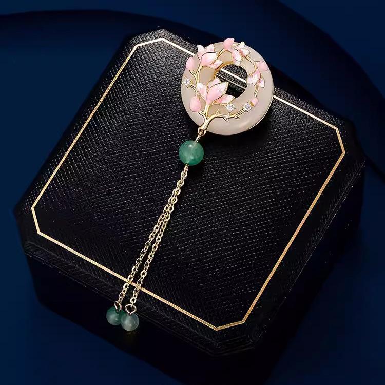 Neue chinesische antike Magnolia-Brosche mit Fransen, hochwertige Sicherheitsschnalle für Damen, Temperament, elegantes Cheongsam, Hanfu-Zubehör
