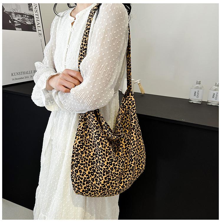 

Стильная сумка через плечо с леопардовым принтом, вместительная плечевая сумка для покупок, холщовая сумка для уроков макияжа для студентов нишевой моды