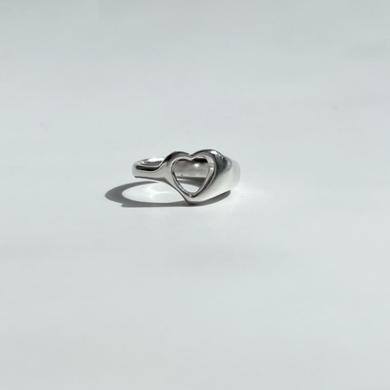 Melliv Silver Heart Unbalanced Ring_mvr12