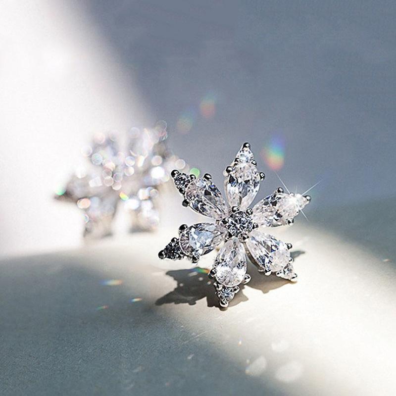 

2026 New Minimalist Snowflake Flower Inlaid zircon Cubic Zirconia Earrings with High-end Elegant Design, Zircon Accessories
