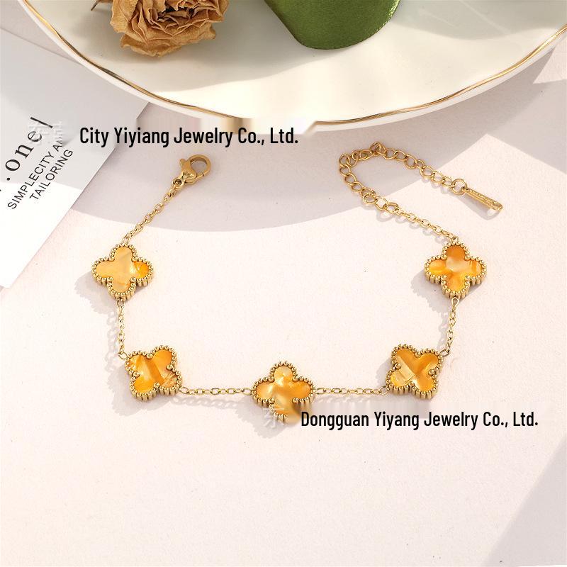 Náramek čtyřlístek, oboustranný šperk na ruku, titanová ocel tónovaná 18K zlatem, dlouhotrvající barva, všestranný šperk.