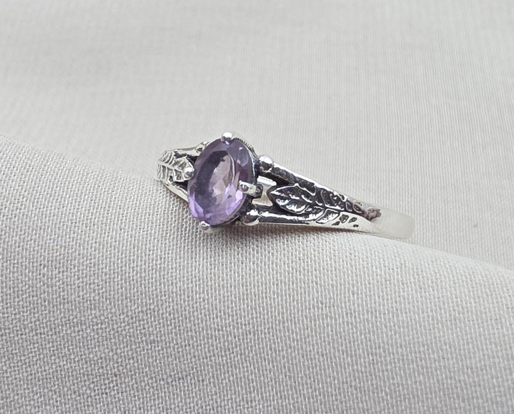 925 Sterling Silver Amethyst Cut Oval Ring, Minimalist Leaf Detail Jewelry
