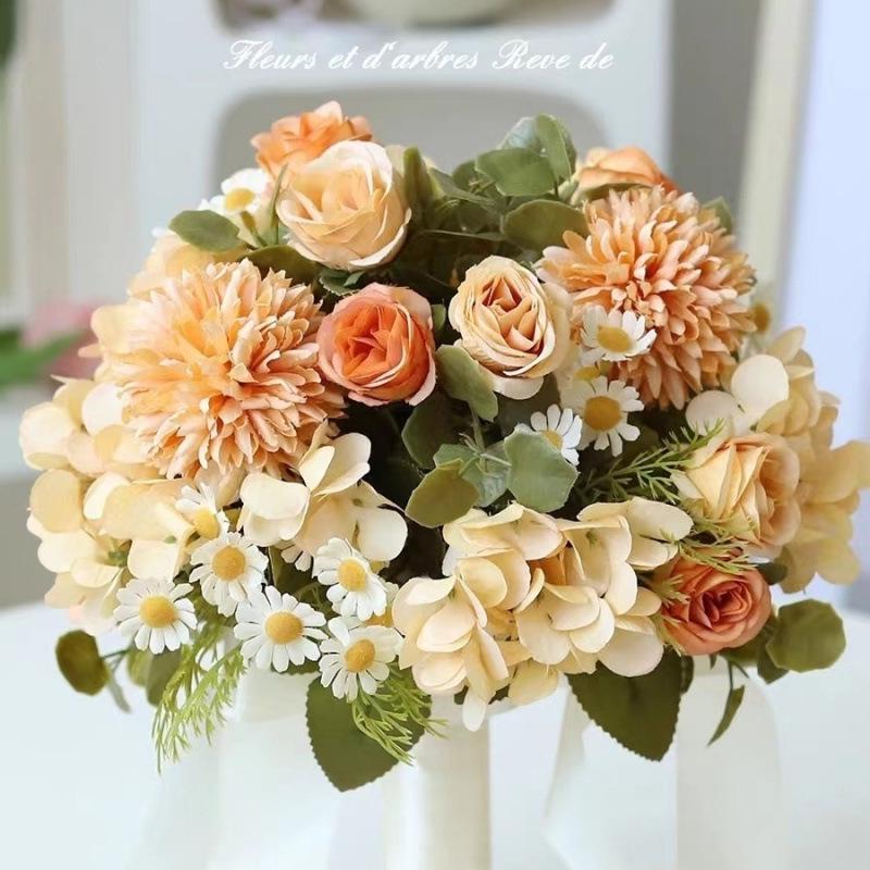 Cappuccino Rose Vintage Brautstrauß mit rotem Blumenball