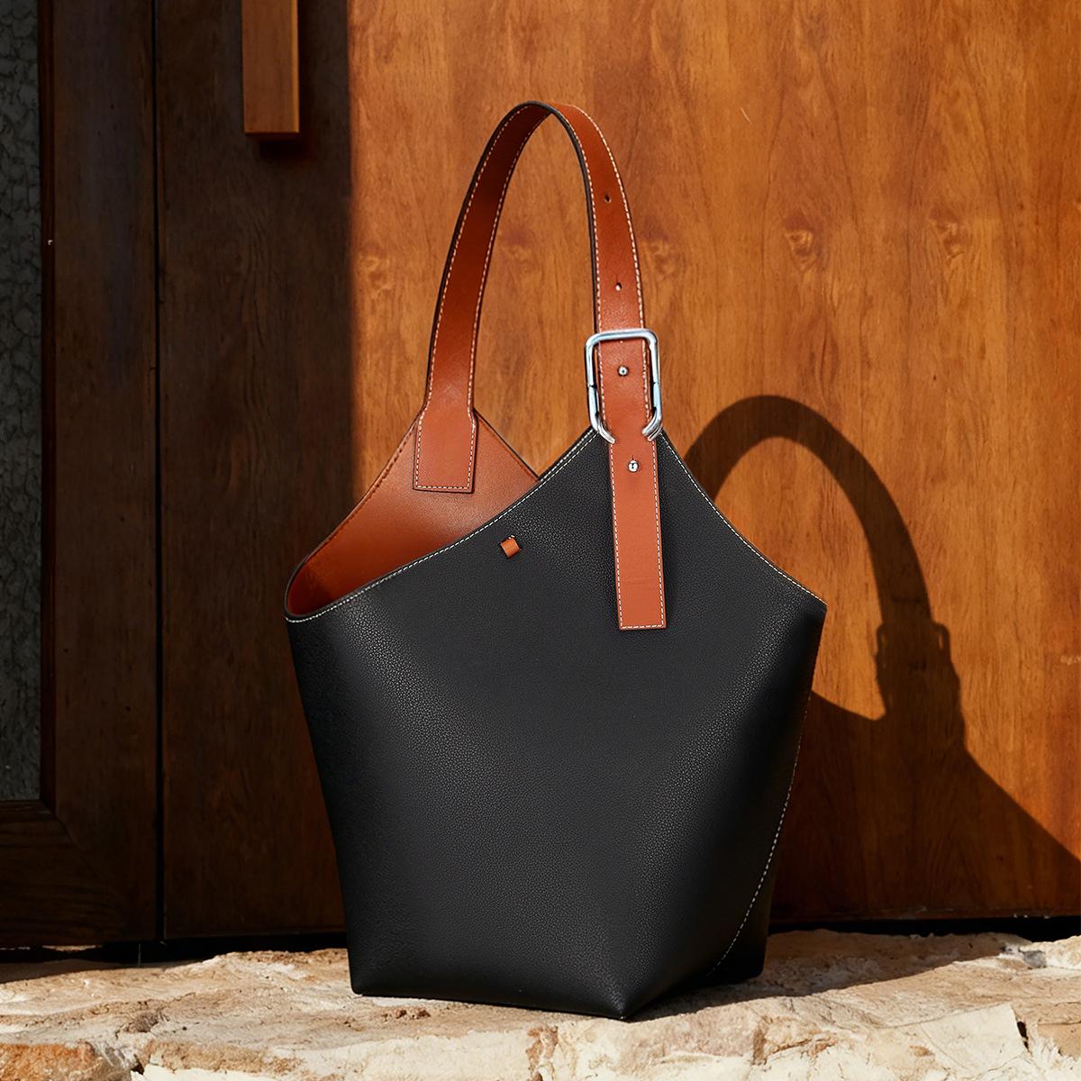 

Early Spring New Handheld Shoulder Bag, Genuine Leather Women s Bag, Korean Luxury, Small Niche, Large Capacity Tote Bag чорний