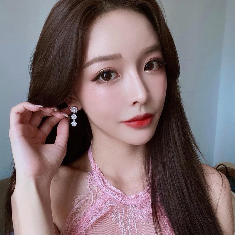 Sunflower Stud Earrings: Korean Cold Style Light Luxury Fashion Pendant Jewelry x915