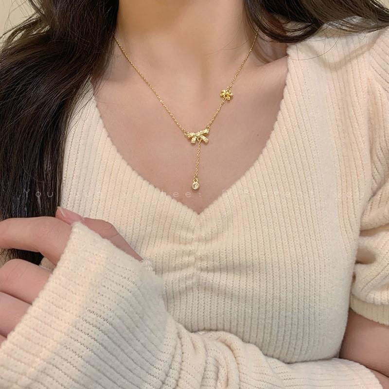 Tide Diamond Bow Necklace, Femininity Niche Design, High-End Light Luxury Collarbone Chain, Girlfriend Pendant.