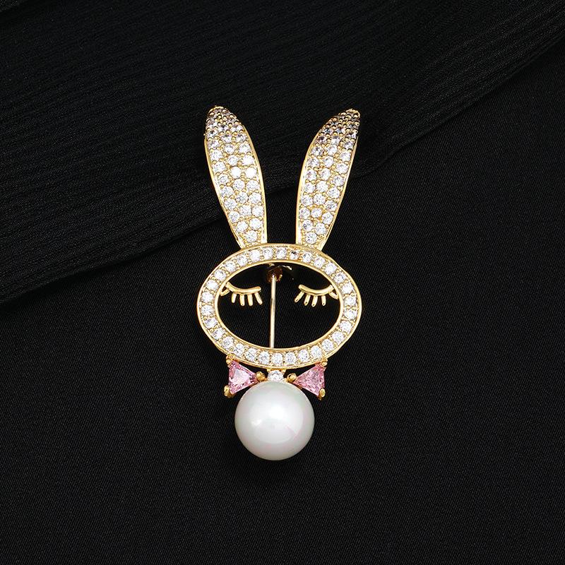 

Брошь-кролик из микро-сетки с кристаллами циркония, женская нишевая, высококлассная, зодиакальный кролик, жемчужная булавка, высококлассные аксессуары для костюма, тренд