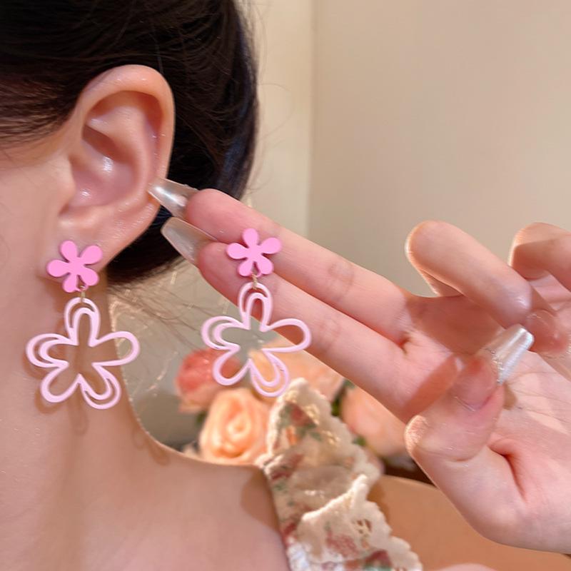 2025 Spring/Summer Floral Pearl Stud Earrings - Elegant Women's Light Luxury Edition