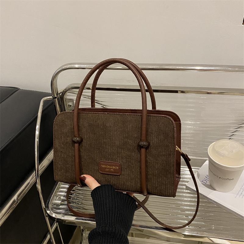 

commuting to work matte simple handbag women s Korean version ins style casual personality fashion design sense messenger bag