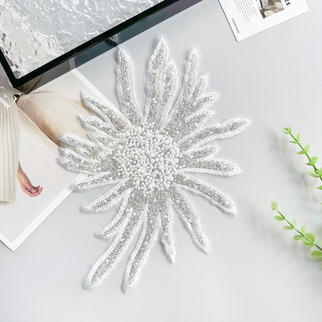 White Embroidered Sunflower Beads Cloth Sticker Accessories Top Dress Dress Decorative Front Collar Cloth Sticker Accessories