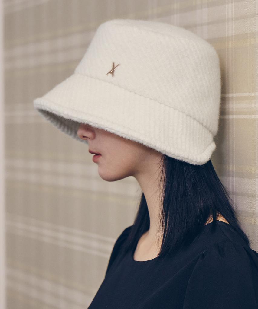 Bajal Va Studded Fleece Bonnet Hat White