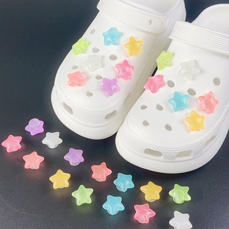 Ensemble de 13 breloques de chaussures tendance Accessoires Boucle de chaussure à trou Étoile de mer lumineuse DIY Décorations de chaussures 3D pour Bogg Bag