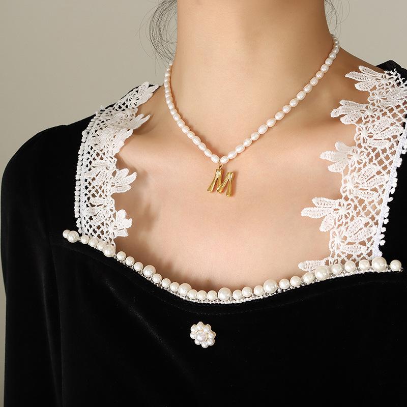 Party Banquet Gorgeous Non-Fading Light Luxury Design Freshwater Pearl Necklace 26 Letters Gold-Plated Pendant Collarbone Chain
