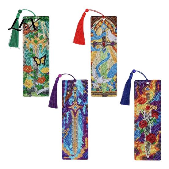 Kids Educational Toys 4PCS Christmas Theme Diamond Painting Bookmarks, Creative DIY Art Kits, Novelty Book Lovers Gift Stress Relief Portable Markers