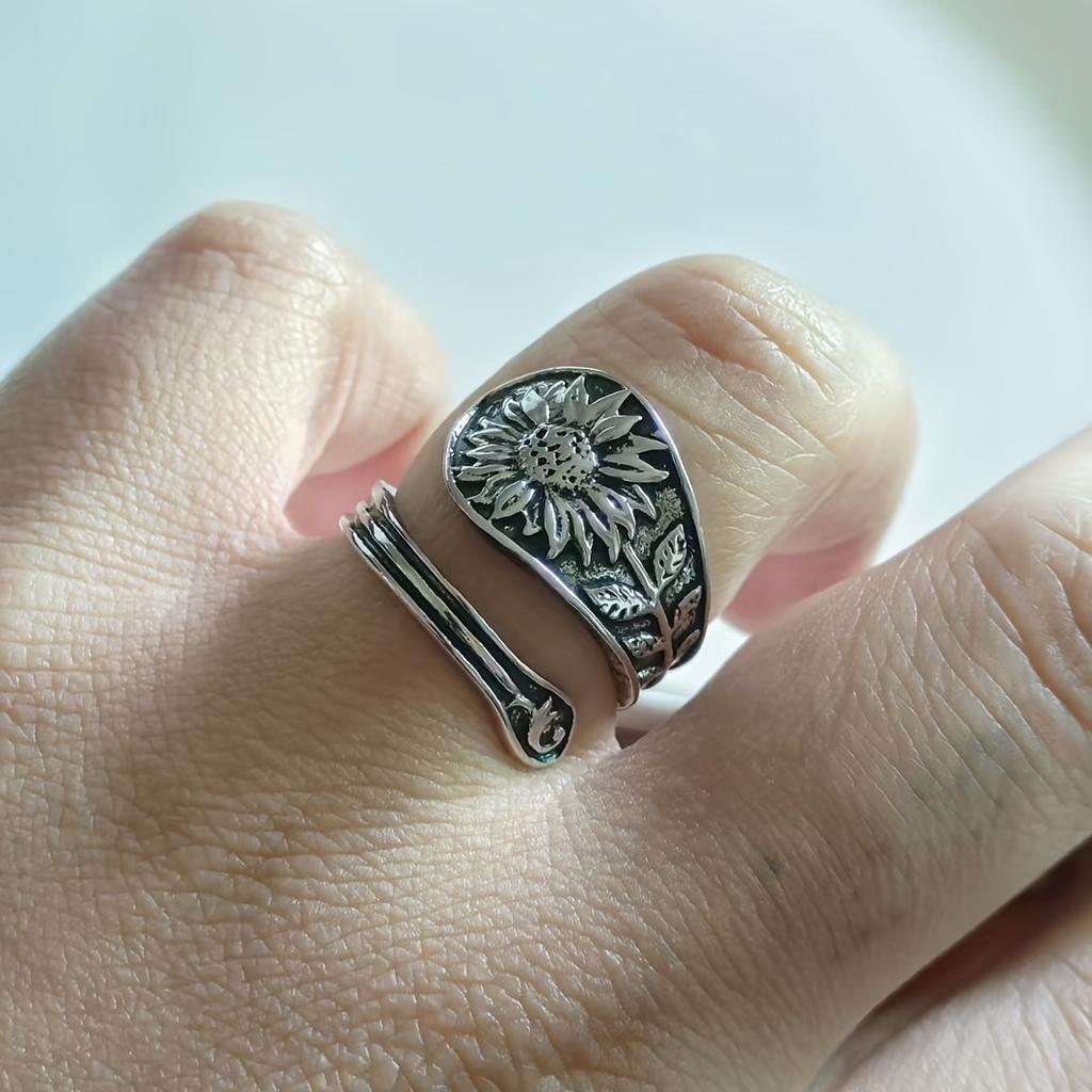 Retro Sunflower Pattern Open Adjustable Ring Temperament Men and Women Couple Ring Jewelry
