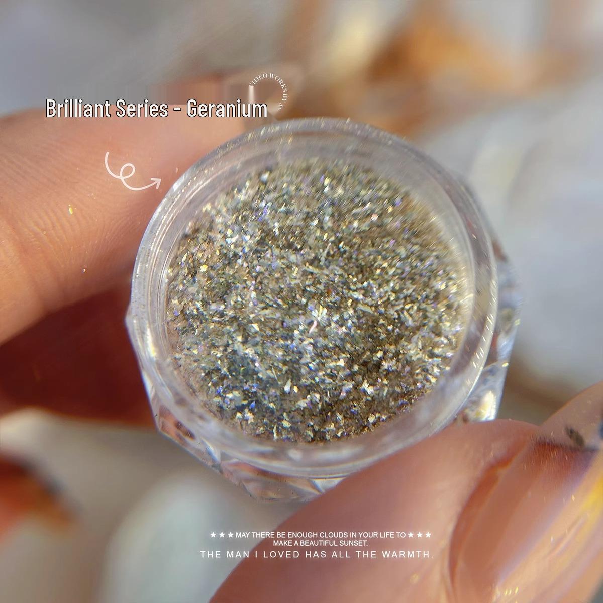 

Ногти инфлюенсера Аврора Ледяной Опал и Пудра из Дробленого Алмаза Накладной Материал