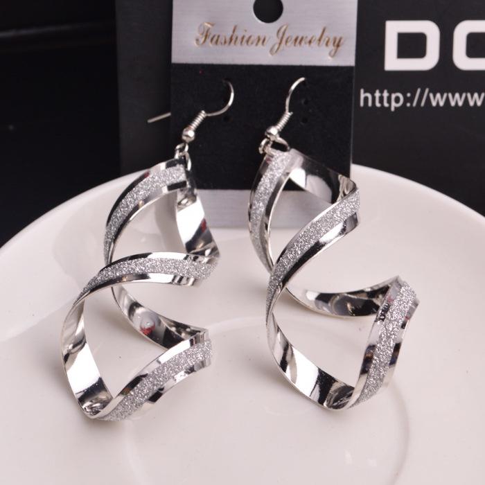 Fashionable Statement Earrings For Women In European And American Style Metal Material