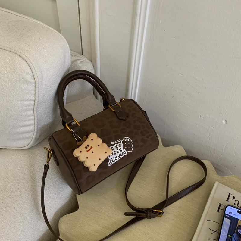 

Crossbody pillow bag popular retro niche fashion bag 2025 autumn new one-shoulder hand carry Boston bag no pendant