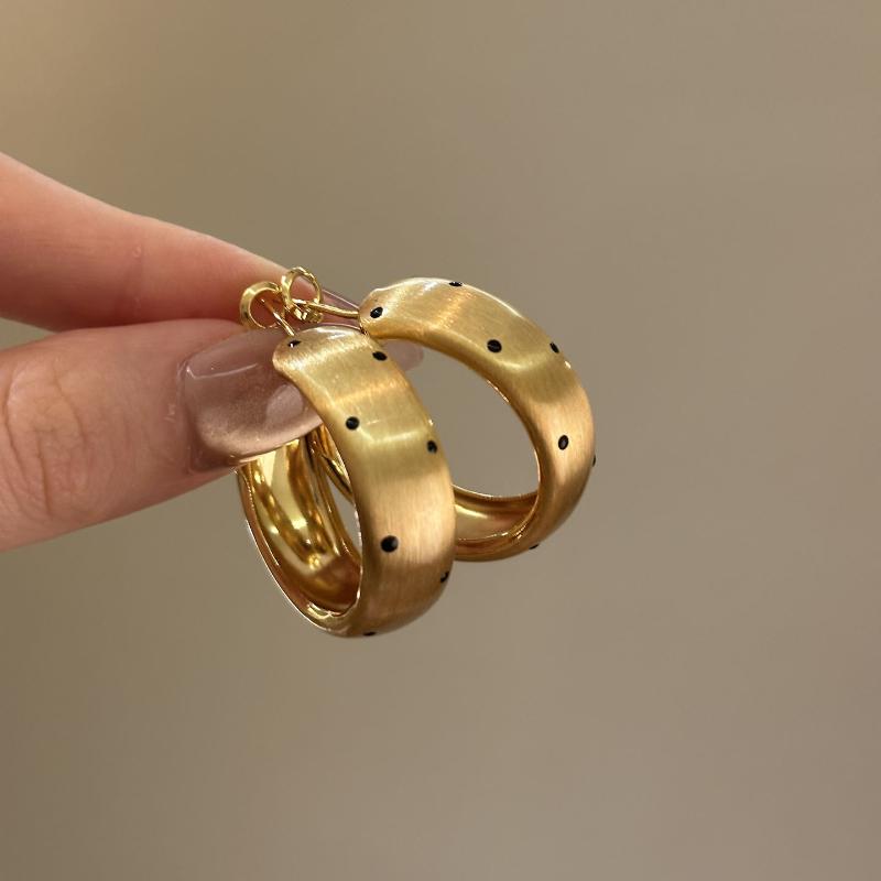 

Fashion Geometric Circular Polka Hoop Earrings For Women Simple Temperament Metal Hoop Earrings Party Accessory Gift A1