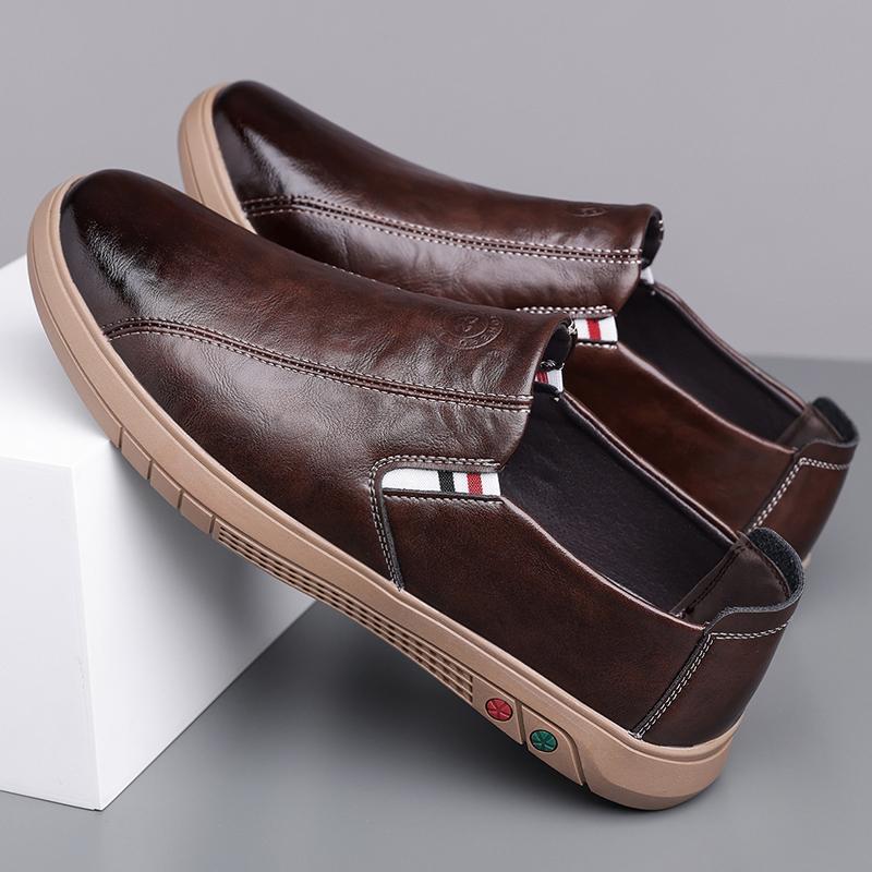 Fashionable Brand high quality Round headed slip on leather shoes Flat Bottomed Men Handmade comfortable Travel Driving loafers