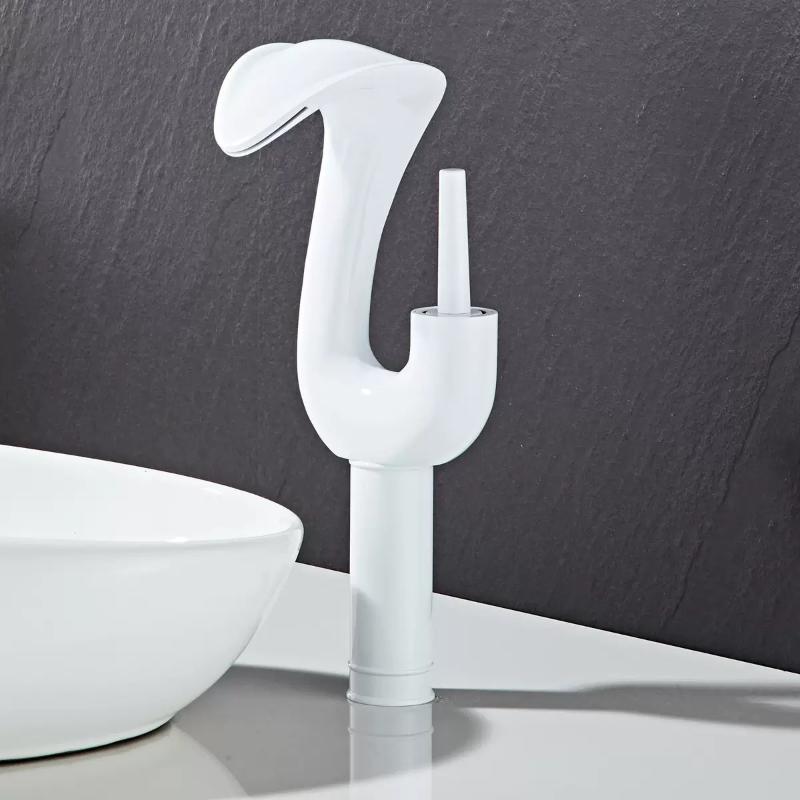 Gold Creative Wash Basin Faucet Hot and Cold Bathroom Sink Taps Single Hole Toilet Bathroom Faucets Brass Deck Mounted Water Tap