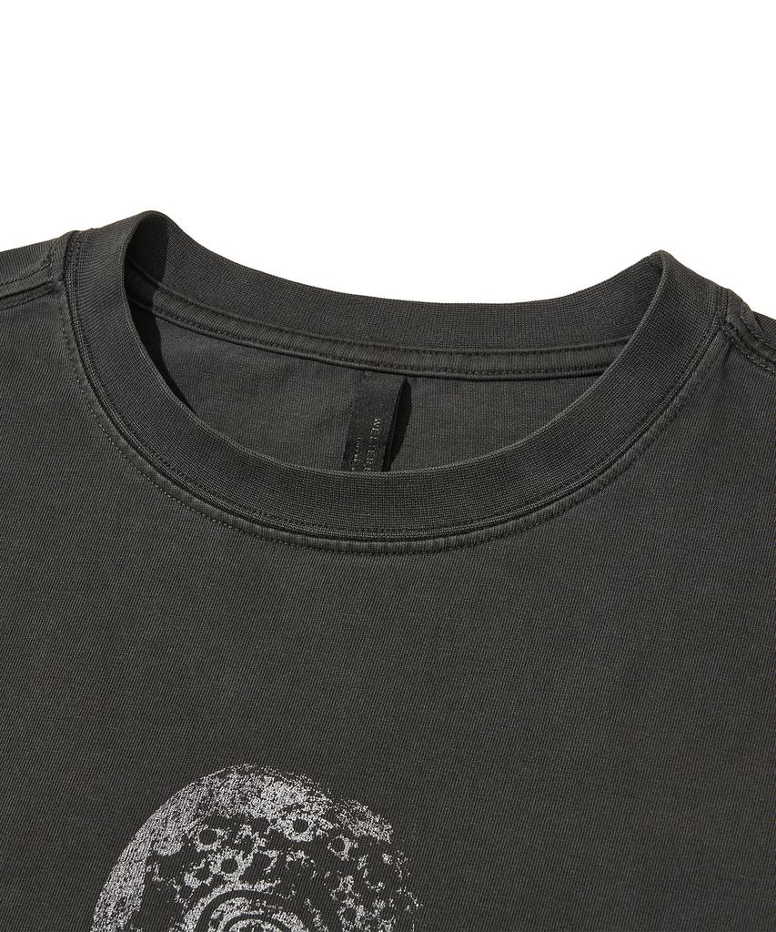 Welteoigseupelimeonteu Sun-Headed Deity T-Shirt_Charcoal