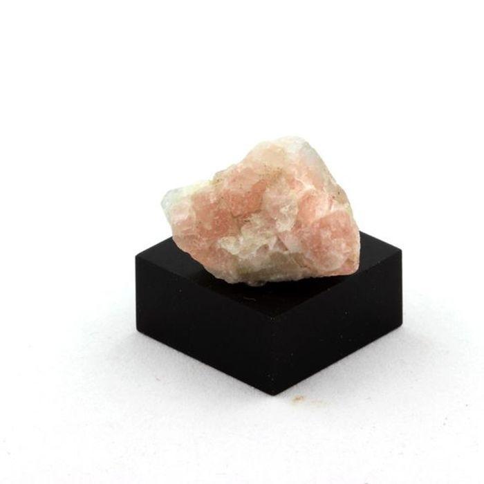 Pierres et Minéraux. Fluorite Rose. 26.50 ct. Massif du Mont-Blanc, France.