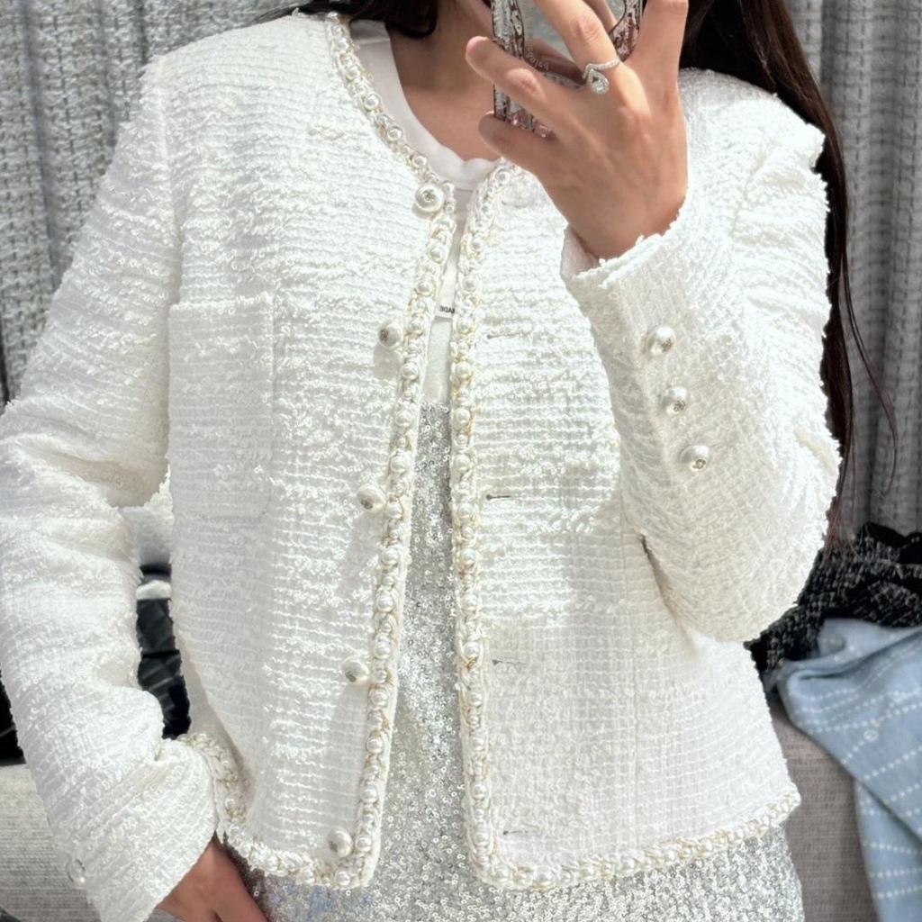 Temperamental Socialite Off-White Tweed V-Neck Pearl Trim Button Jacket, 2025 Spring Collection for Women