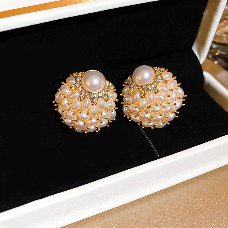 Elegant French Retro Floral Pearl Earrings - Geometric, Versatile, High-End Design for Women