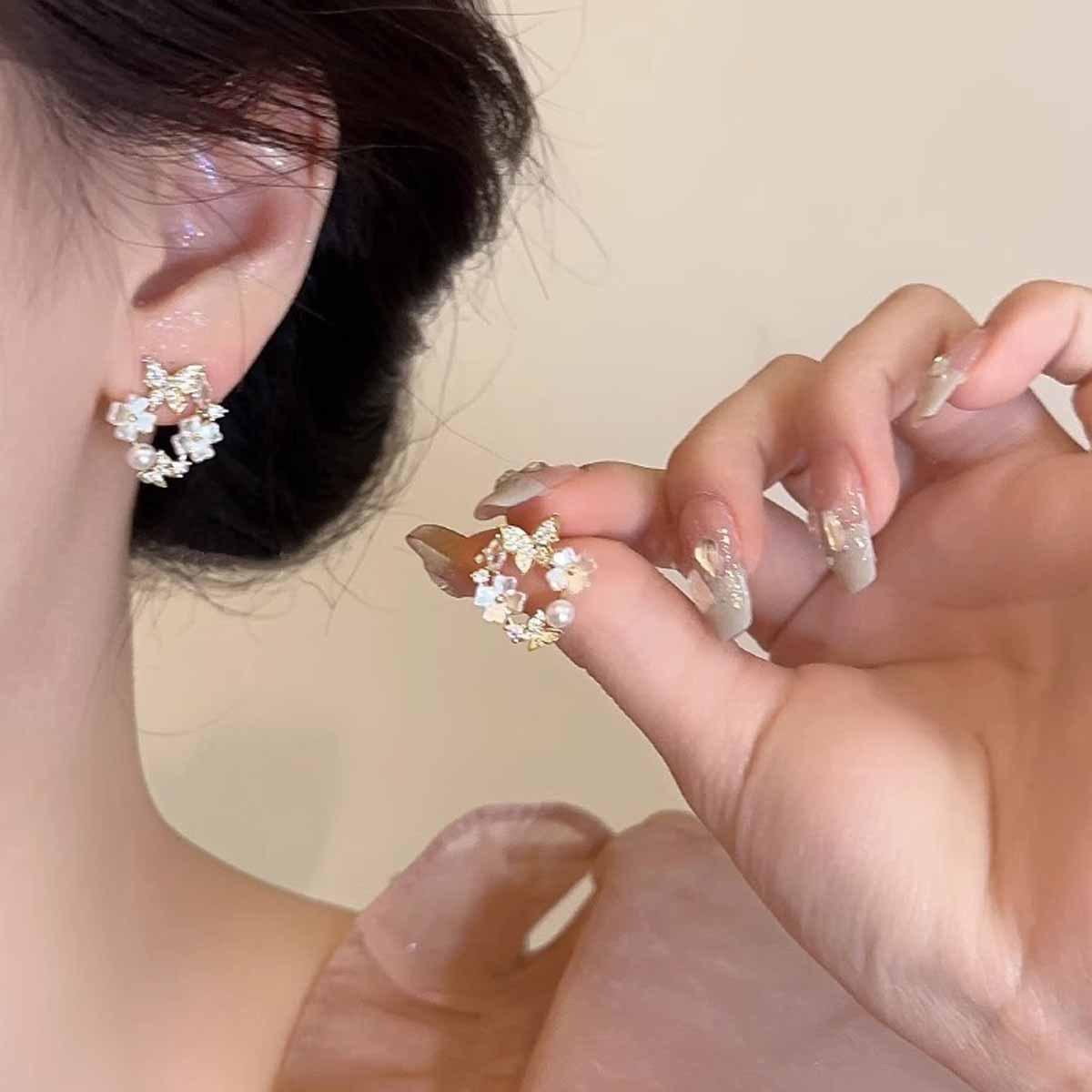 Korean Style High-End Heart Pearl Stud Earrings for Women - Versatile, Elegant Design золотой