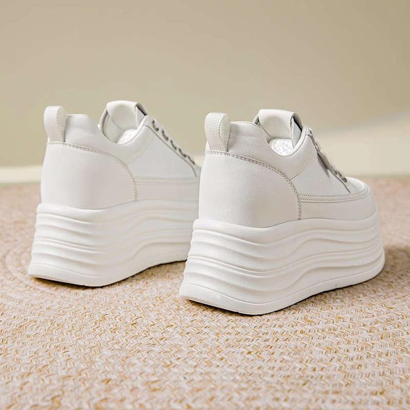 

Легкие маленькие белые туфли женские 2025 лето новые сетчатые дышащие белые кеды короткие Ле толстая подошва внутренняя высота увеличение женская обувь 34