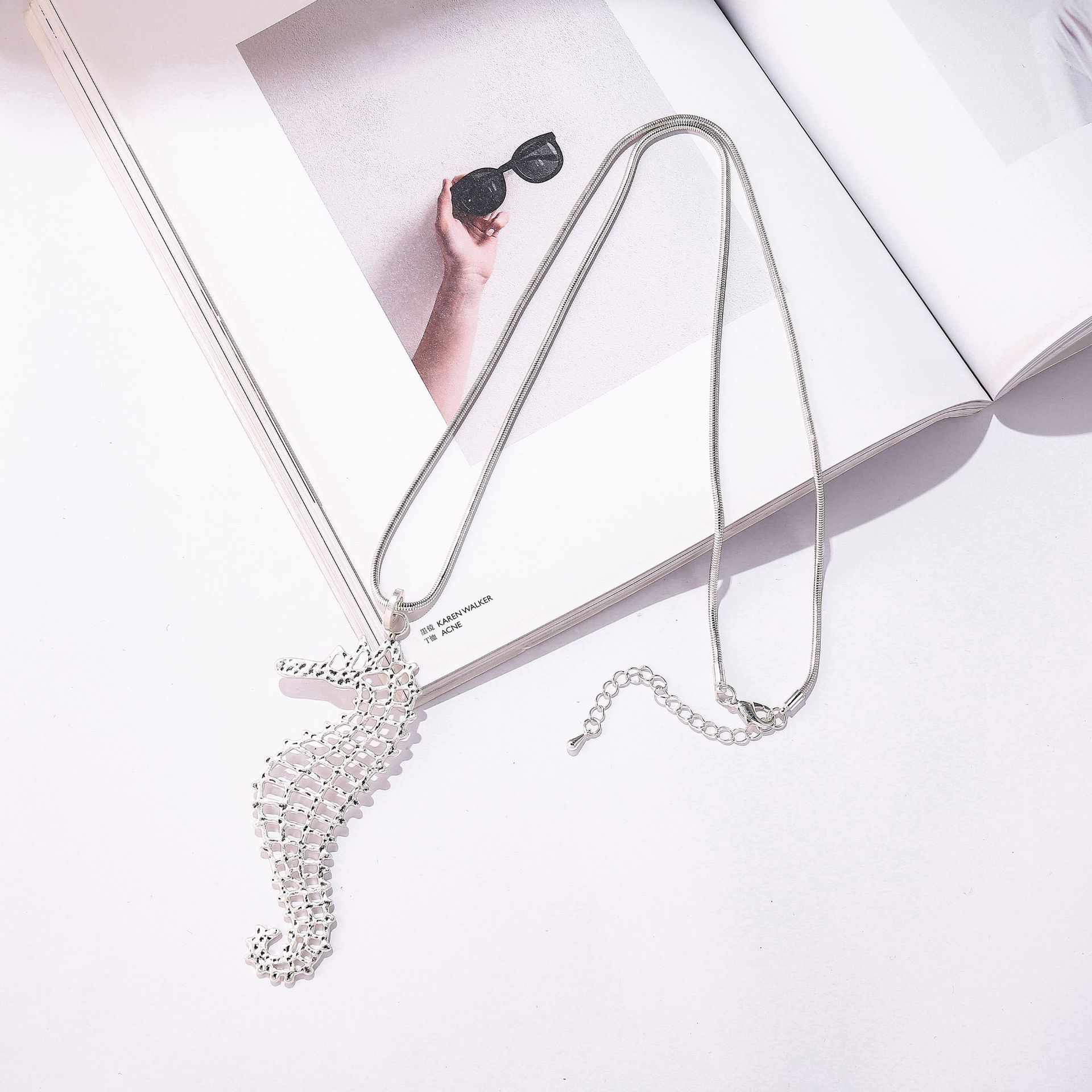 

Accessories Necklace Seahorse Alloy Snake Bone Chain Fashion Ladies Long Sweater Chain
