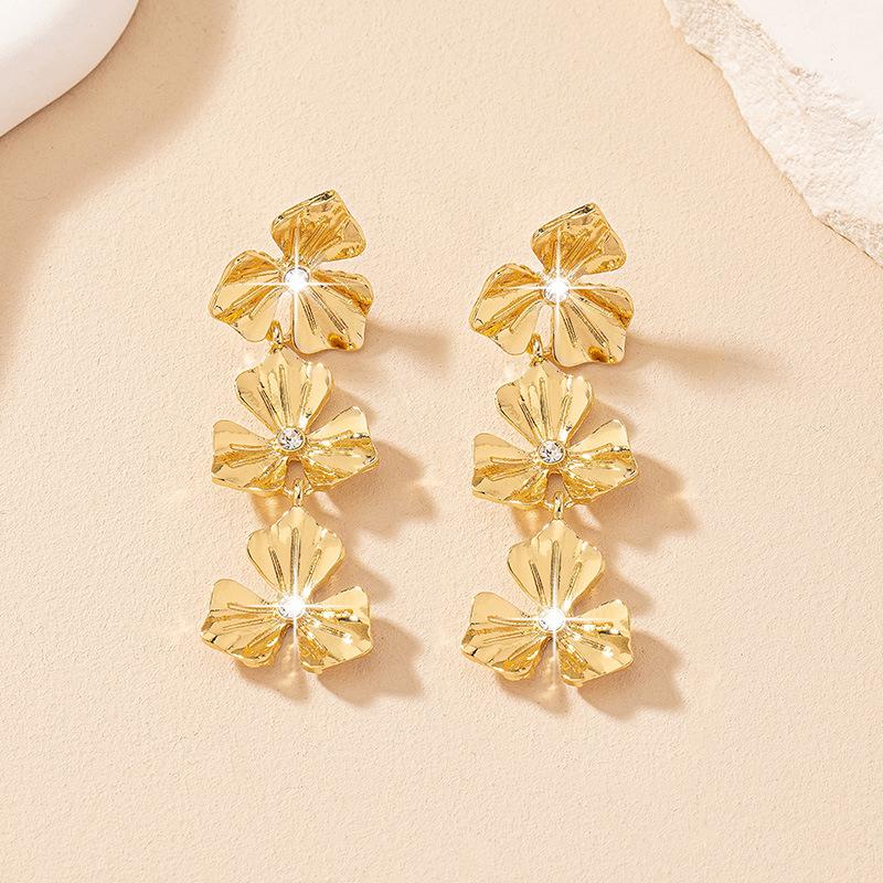Rhinestone Flower Drop Earrings: Retro Luxury Style for Women
