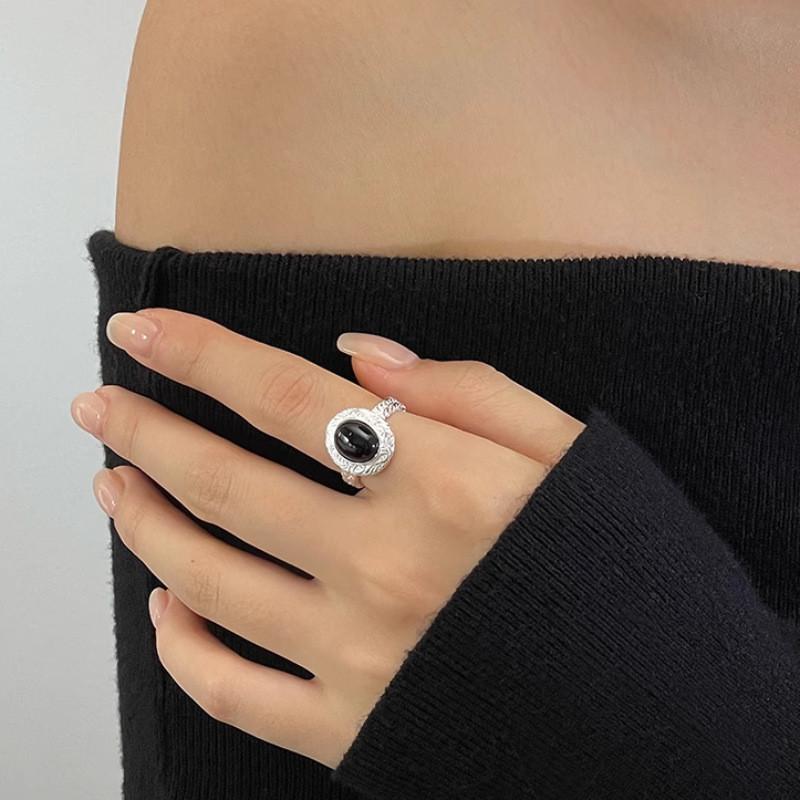 Black Elegant Agate Ring For Women With Distinctive Vintage Swirl Design Ideal For Chic Looks Casual