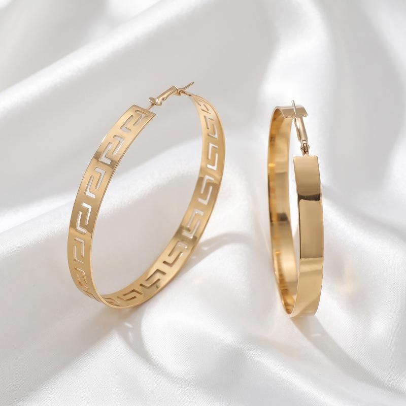 European and American hot-selling fashion commuting simple and elegant large circle gold geometric shape hollow metal earrings earrings