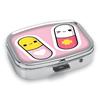 Portapillole Portatile con 2 Scomparti, Mini Custodia Organizer in Metallo per Medicine, Carino Contenitore Stampato per Pillole, Vitamine, Gioielli, Viaggio, Uso Quotidiano