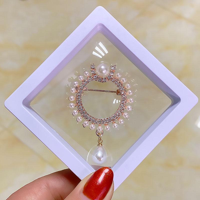 Exquisite Pearl Scarf Buckle: Rhinestone Butterfly Brooch & Bow