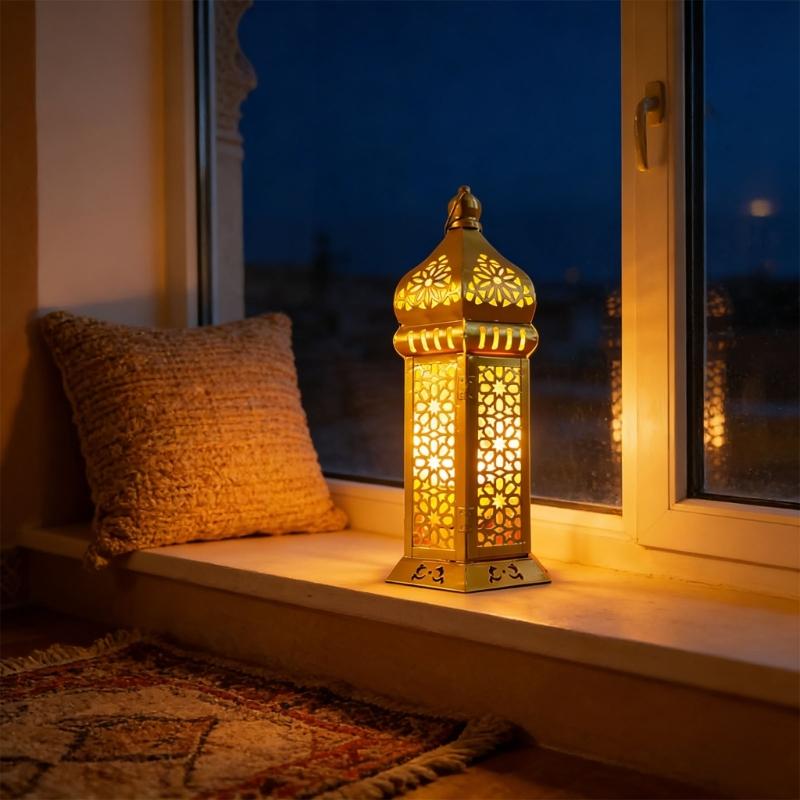Decorative Candle Lanterns Moroccans Lanterns Retro Golden Metal Lanterns Candle Holders for Home patios Outdoor Decors