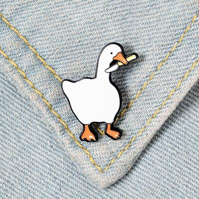 Broche de Esmalte de Ganso Travieso, Insignia con Forma de Animal de Dibujos Animados, Accesorio para Solapa de Bolso, Joyería Creativa de Regalo
