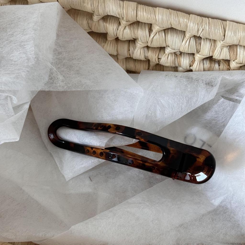 Retro Tortoiseshell Claw Clip: Elegant & Versatile Updo Hair Accessory for Women