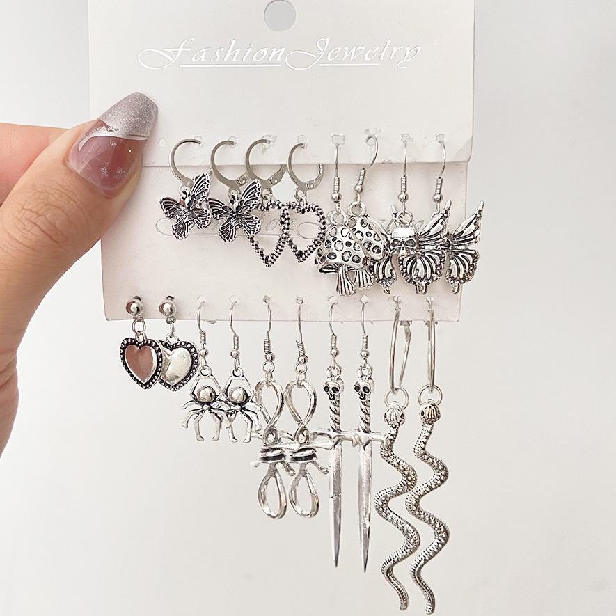 Creative Retro Exaggerated Earrings Set: Snake, Dagger, Spider, Heart, Butterfly Designs for Halloween - 9 Pieces