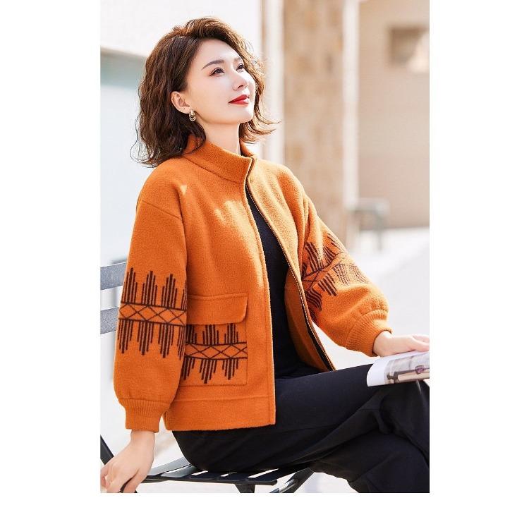 Stylish Knit Cardigan for Fashionable Middle-aged Women In Spring and Autumn