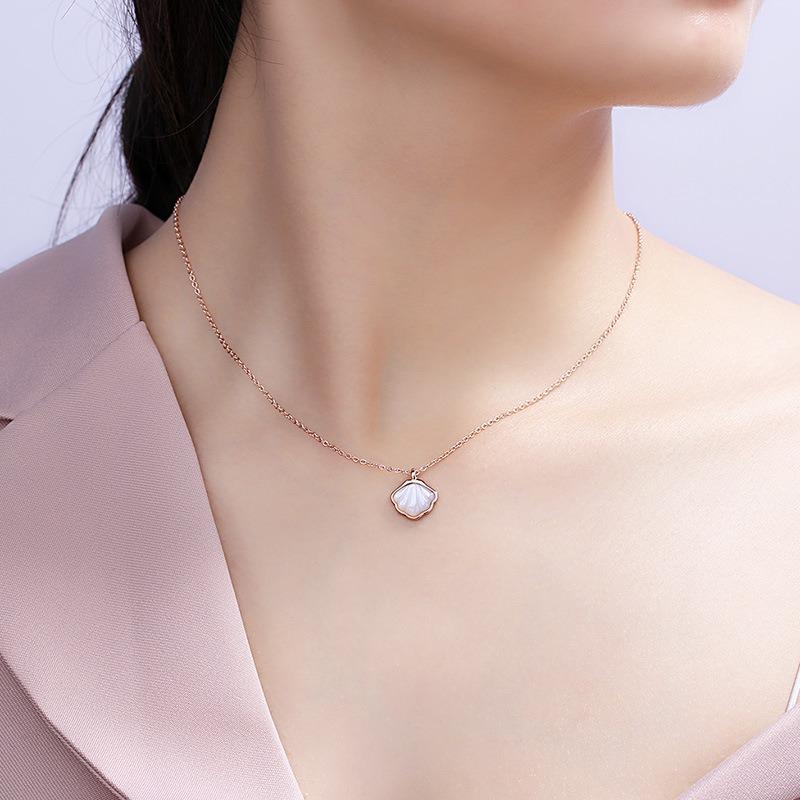 Weißer Perlmutt Lebenslange Halskette Weiblich Heißes Mädchen Muschel Nische Fächerförmiger Anhänger