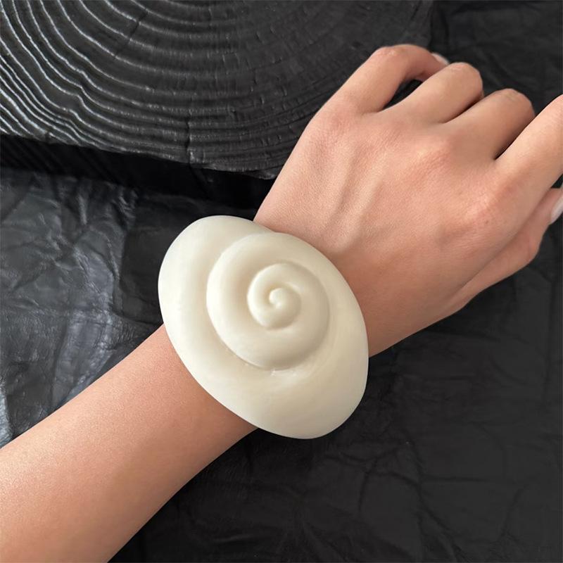 

Женские браслеты для модных украшений слоновая кость