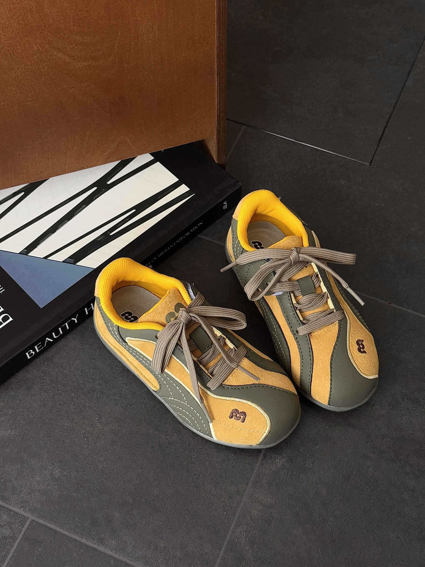 

XSHX Балетная функциональная обувь | Ретро кроссовки на тонкой подошве РОЗА для мальчиков и девочек Такие же функциональные кожаные повседневные кроссовки на липучках 25