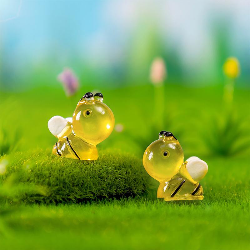 6Pcs Cartoon Luminous Bee Figures Lovely Resin Miniature Bee Figurines Decoration Ornaments Home Decoration Accessories