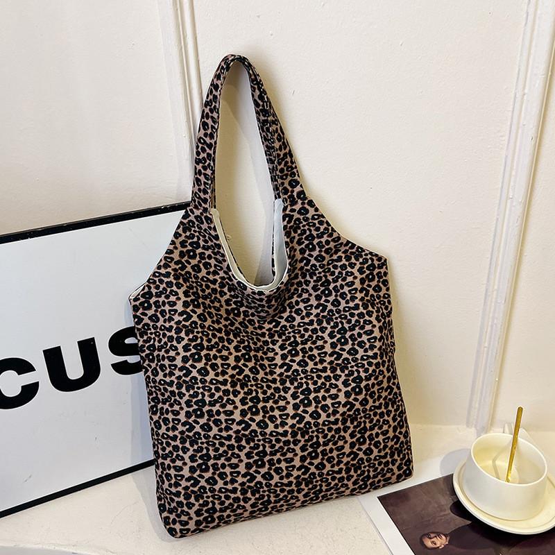 Large Capacity Gentle Women's Tote Bag In Chic Leopard Print For Autumn Fashion