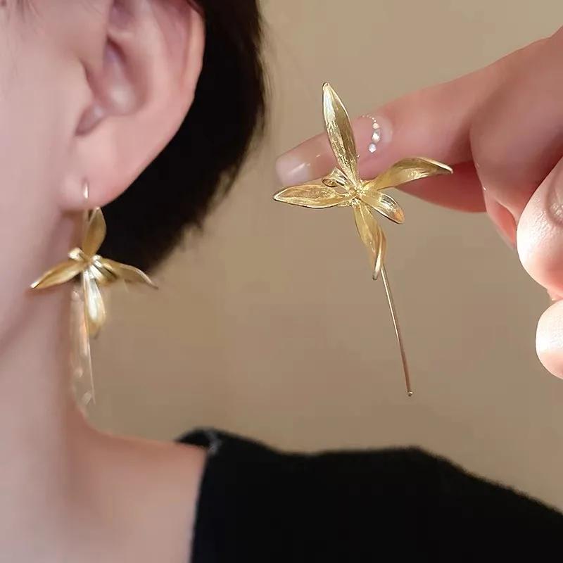 Exquisite Blooming Flower Hook Earrings Accessories Simple Gold Silver Color Plant Dangle Earrings For Women Party Jewelry Gifts