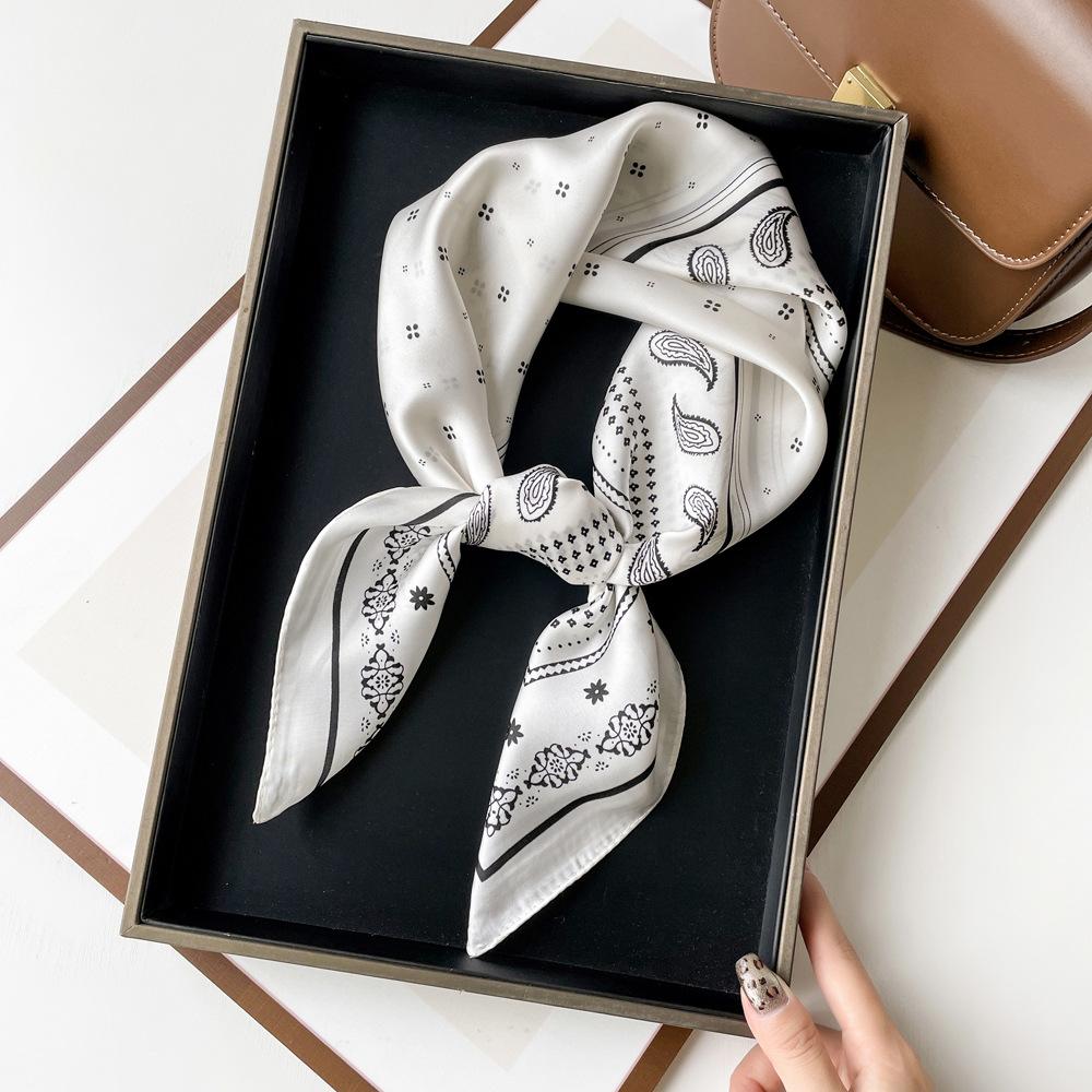 Frühling neuer hochwertiger Seidenschal Damen weißer Kaschmir-Print Schal kleiner quadratischer Schal kombiniert mit Kopftuch
