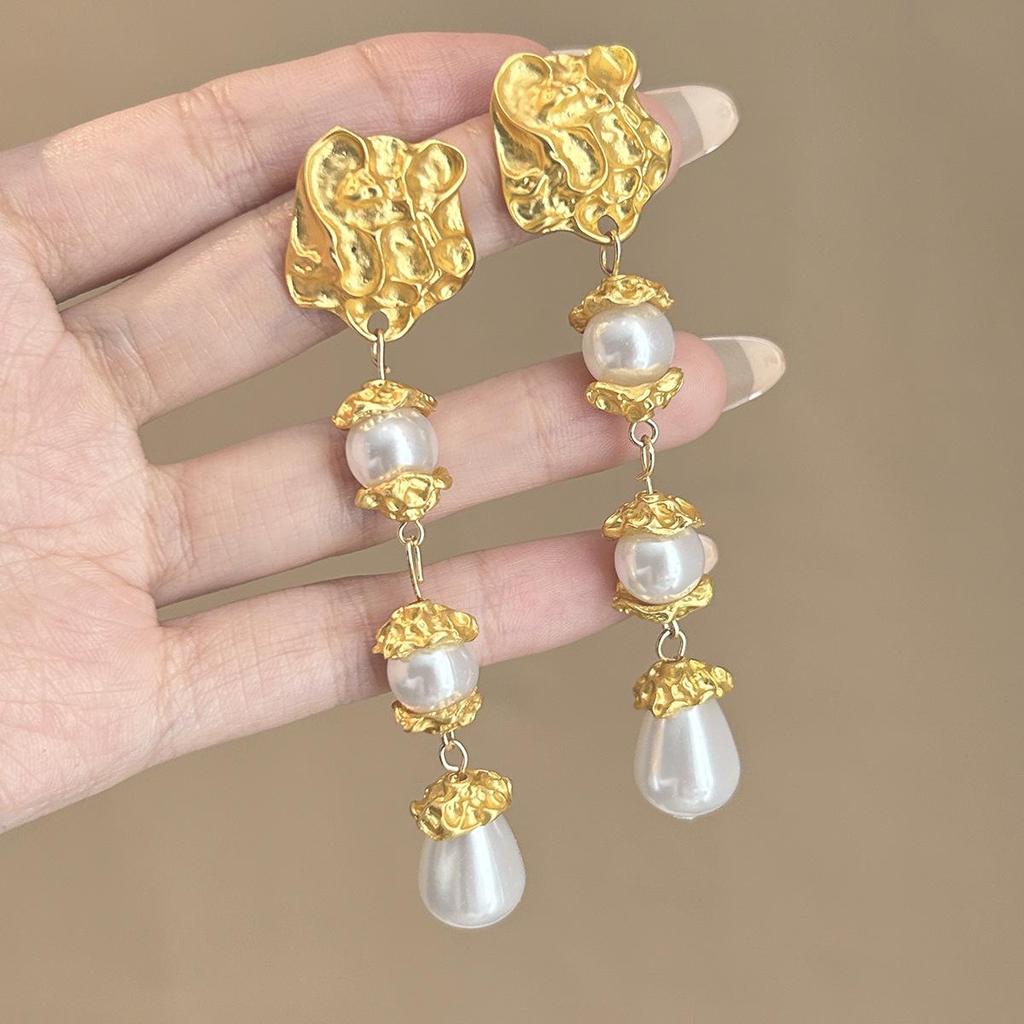 Retro Geometric Rhinestone & Pearl Drop Earrings – Luxurious, Statement Design